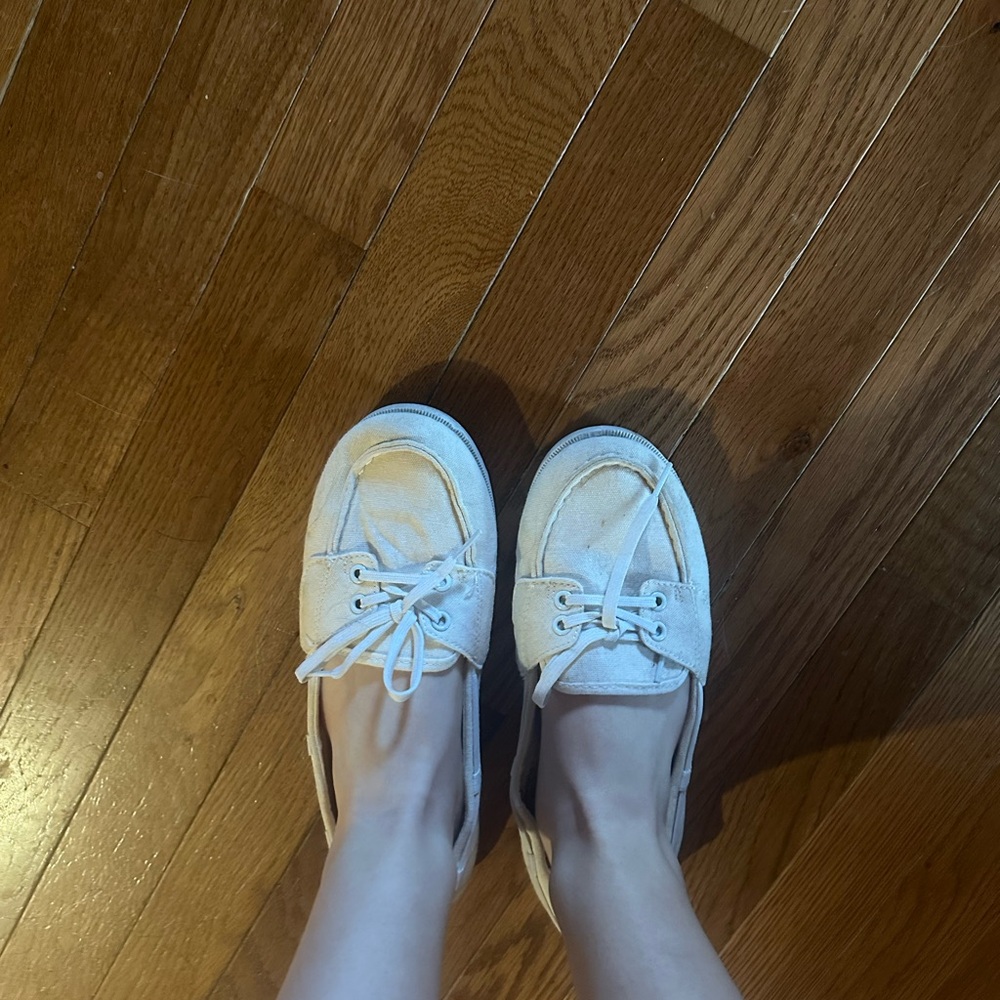 White rue 21 flats